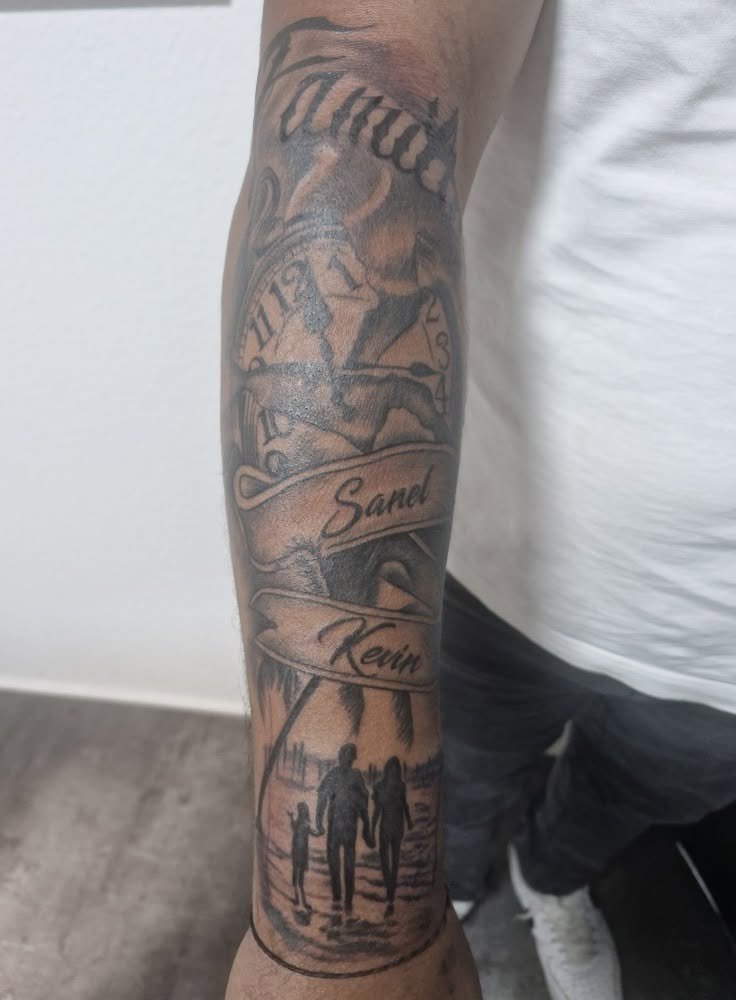 Tattoo von Rummel Art Verden – Black & Grey Sleeve – Unterarm