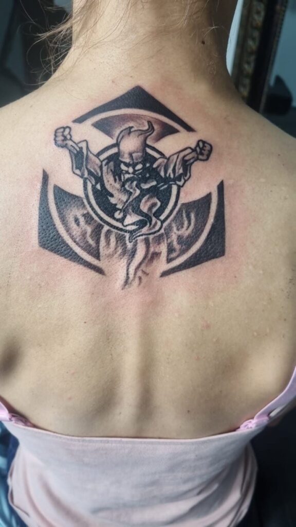 Tattoo von Rummel Art Verden – Black & Grey Anker & Ornamentik – Ruecken