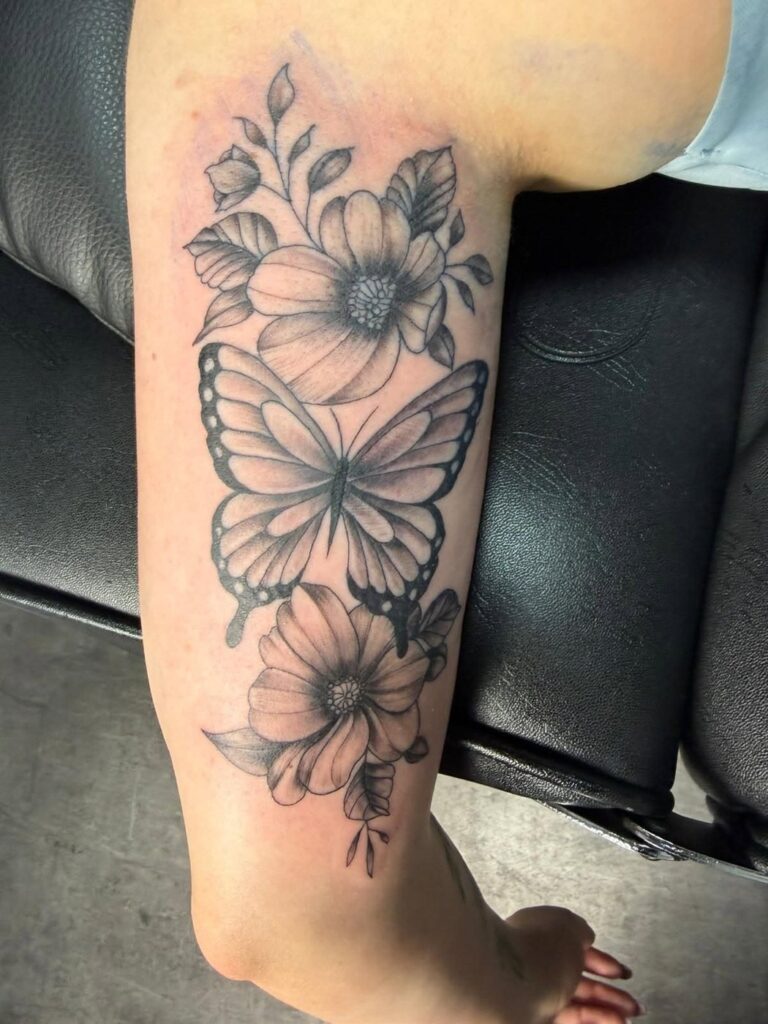 Tattoo von Rummel Art Verden – Fineline Blueten & Schmetterling – Arm