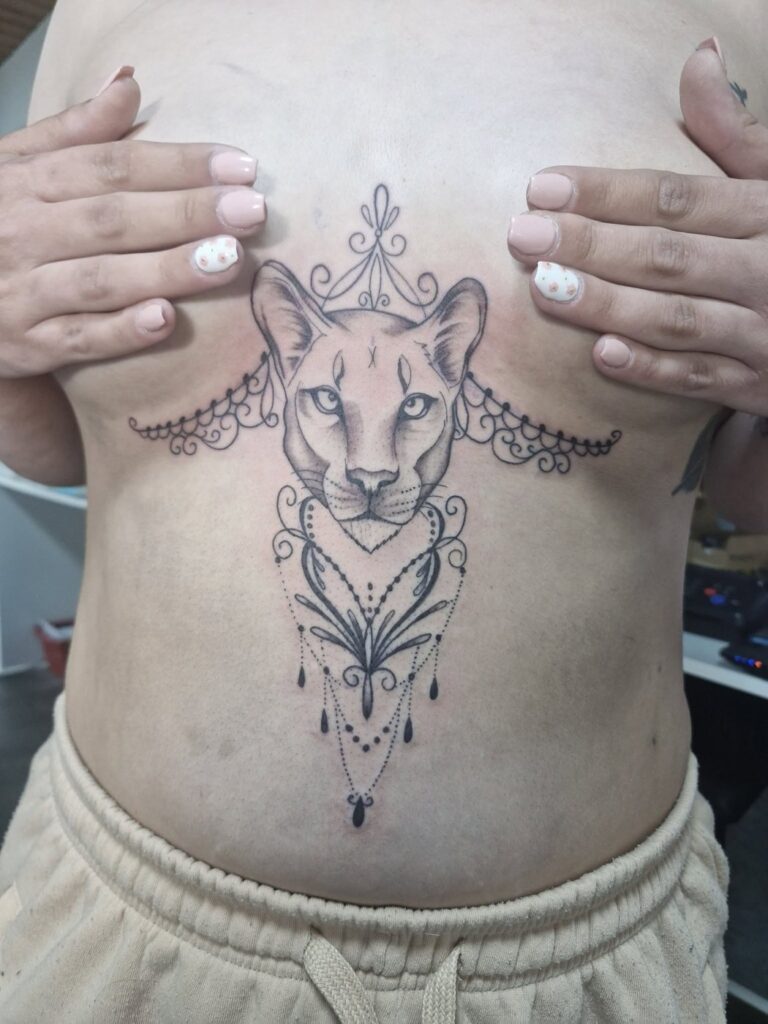 Tattoo von Rummel Art Verden – Mandala mit Haenden – Sternum