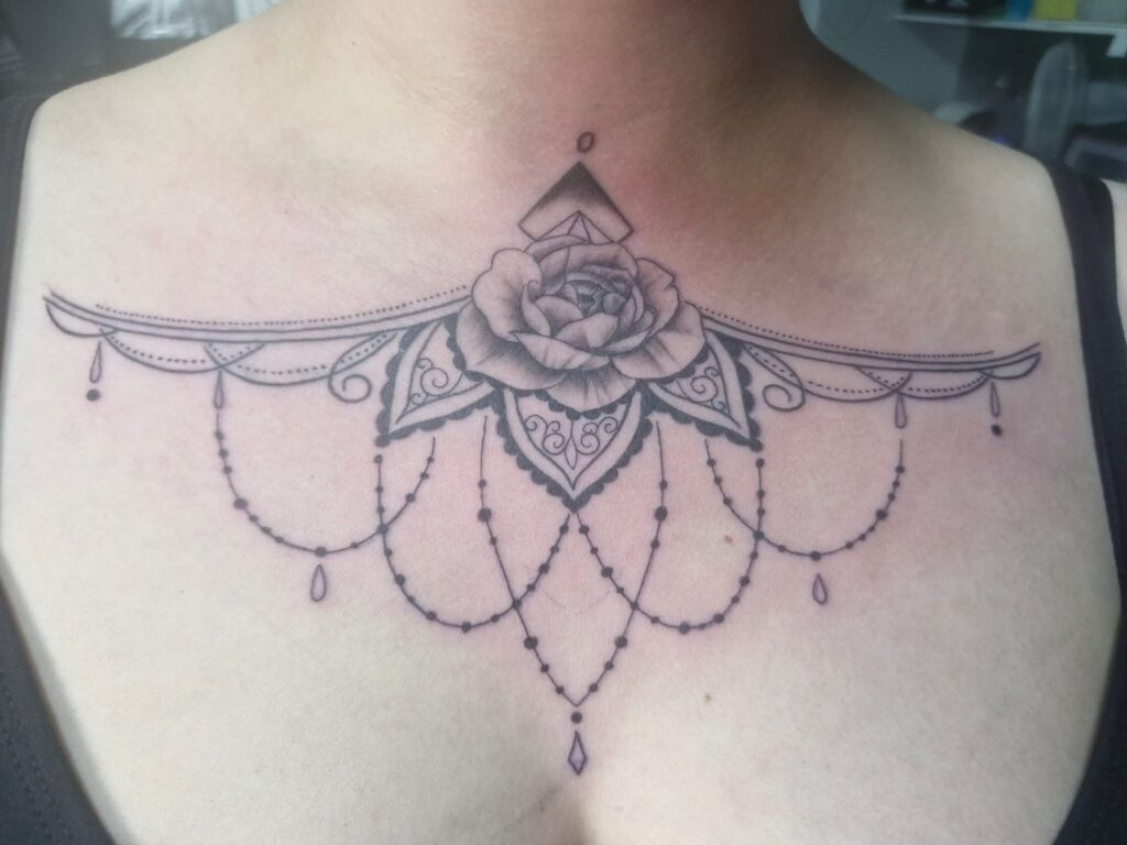 Tattoo von Rummel Art Verden – Mandala Sternum – Brust