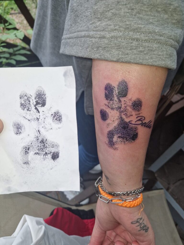 Tattoo von Rummel Art Verden – Custom Pfotenabdruck – Bein