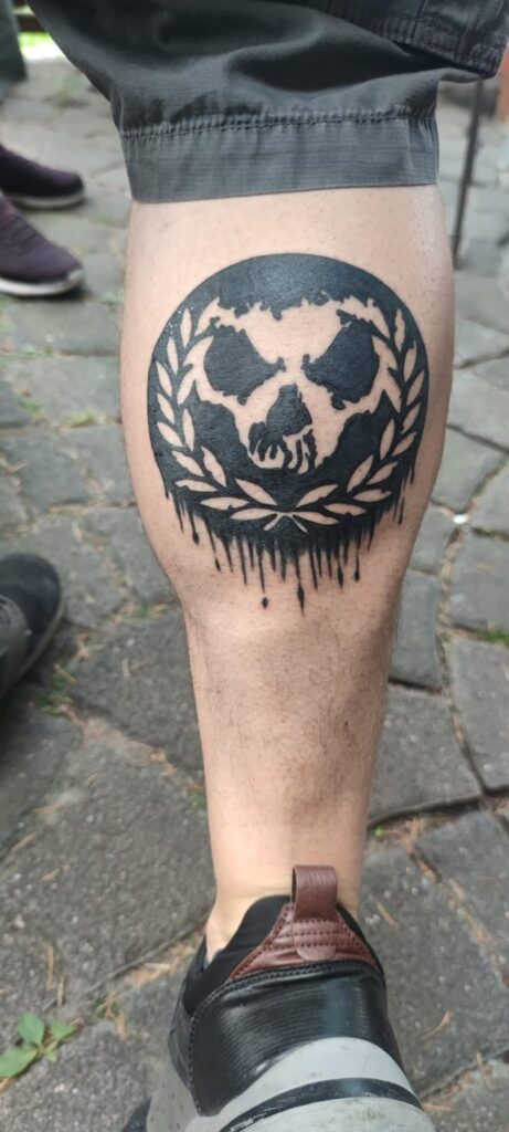 Tattoo von Rummel Art Verden – Black & Grey Totenkopf rund – Wade